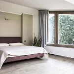 فندق Bellagio Village مانديلو ديل لاريو