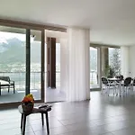 Bellagio Village فندق *