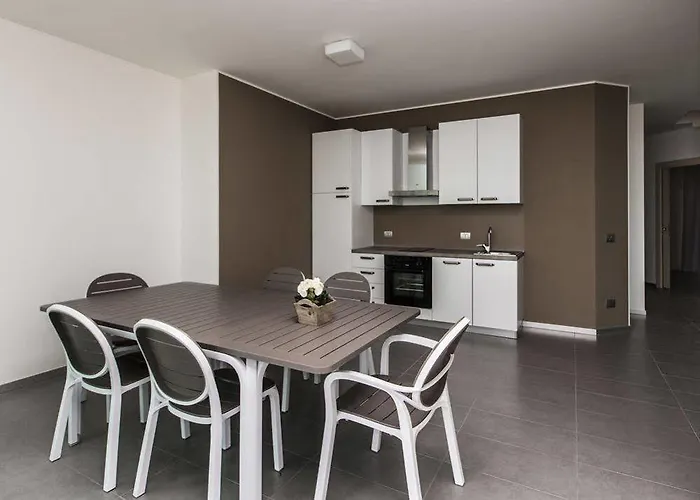 فندق Bellagio Village مانديلو ديل لاريو