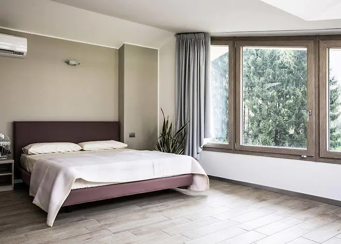 فندق Bellagio Village مانديلو ديل لاريو