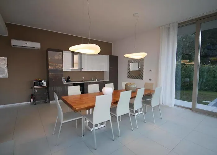 Bellagio Village فندق مانديلو ديل لاريو