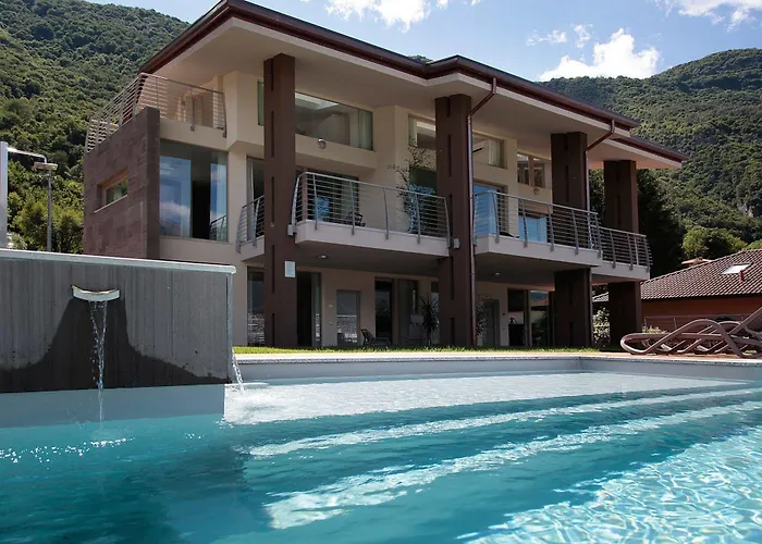 Bellagio Village مانديلو ديل لاريو