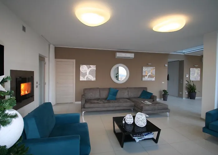 Bellagio Village فندق *