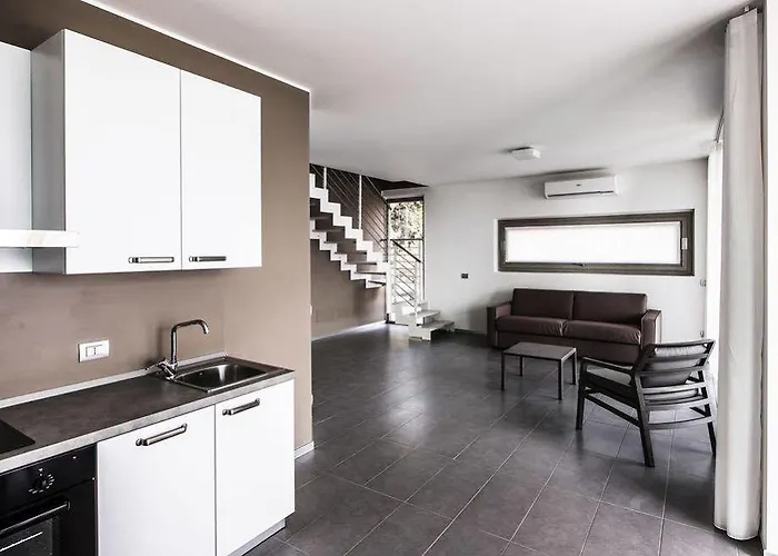 Bellagio Village فندق مانديلو ديل لاريو