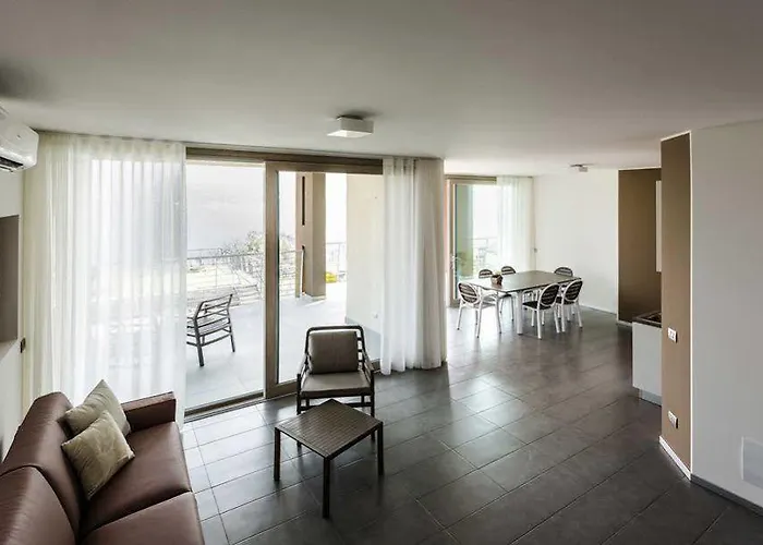 Bellagio Village فندق مانديلو ديل لاريو