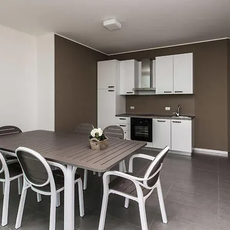 Отель Bellagio Village Манделло-дель-Ларио