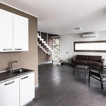 Bellagio Village Отель Манделло-дель-Ларио